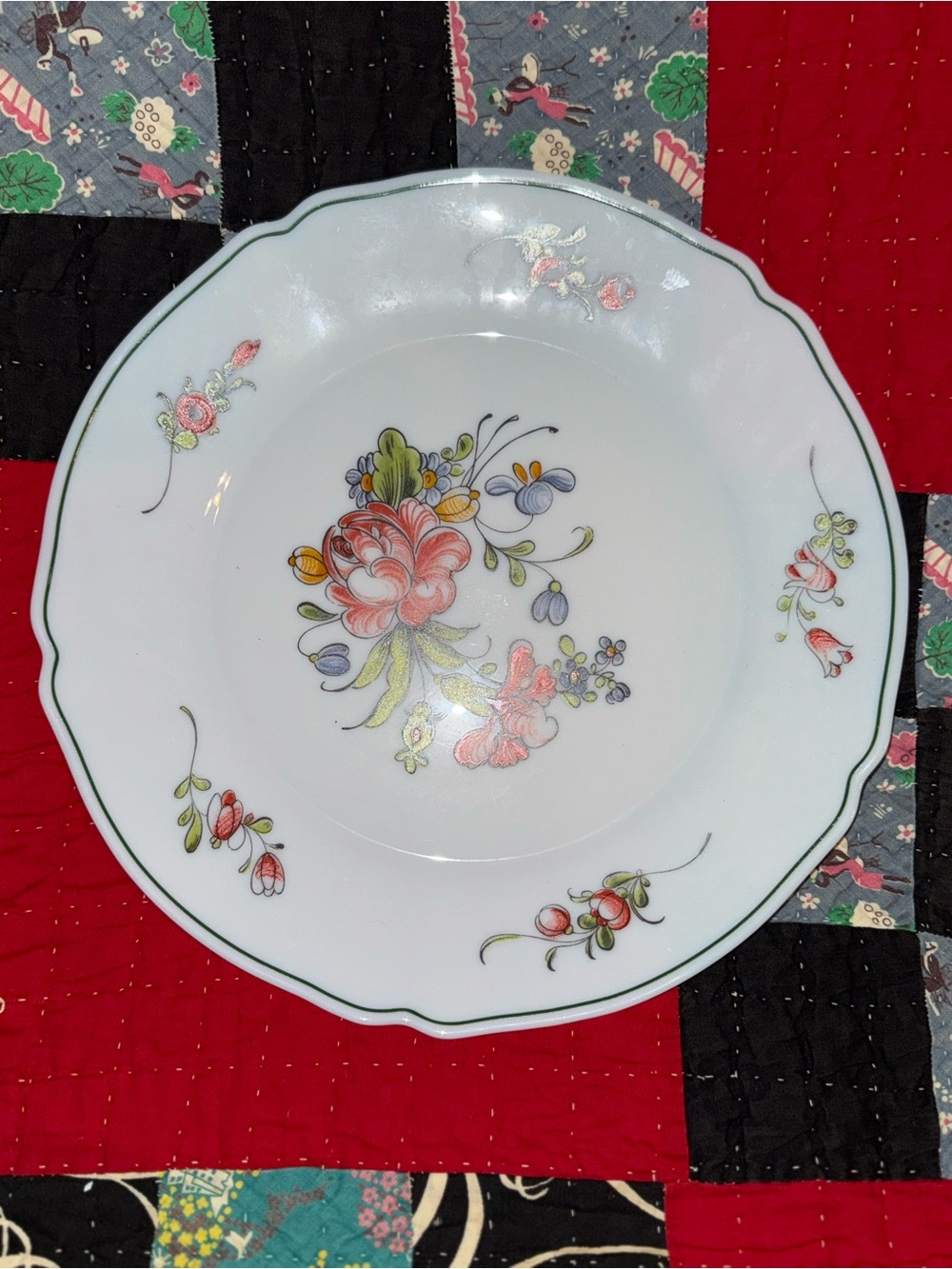 Vintage Arcopal providence floral dinner plate